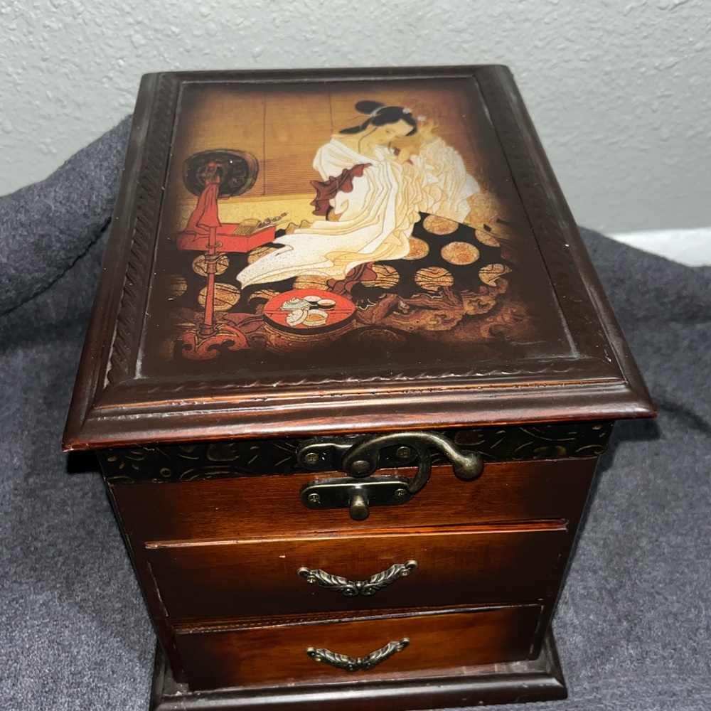 VINTAGE WOODEN BOX IN JAPANESE STYLE